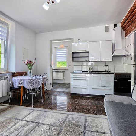 Ceglany Apartament Ustrzyki Dolne Ngoại thất bức ảnh