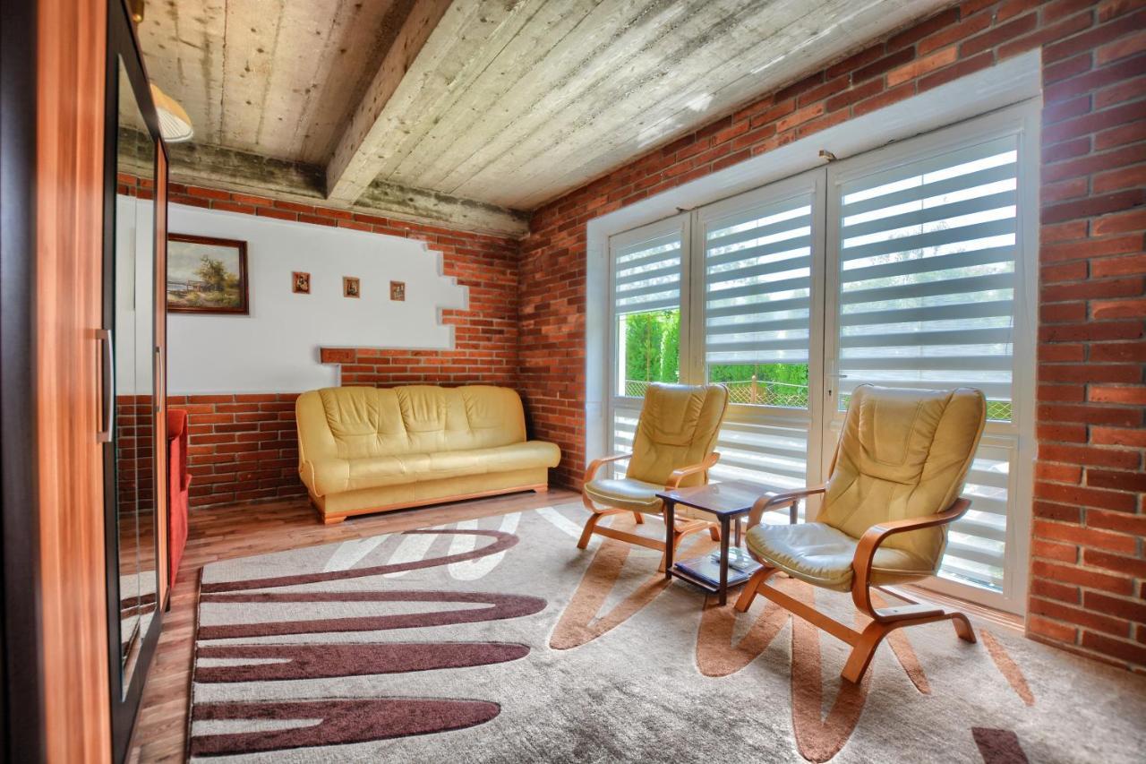 Ceglany Apartament Ustrzyki Dolne Ngoại thất bức ảnh